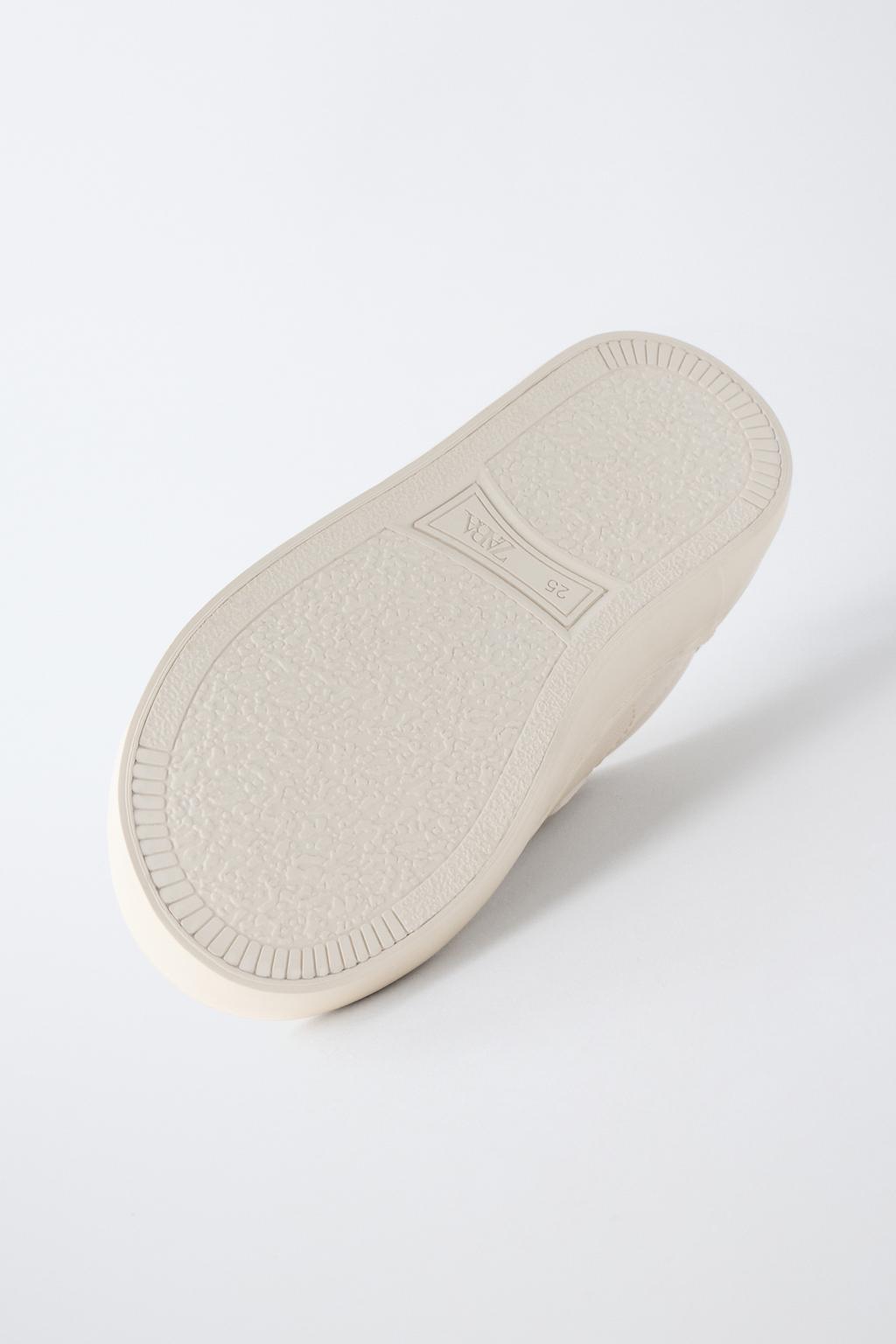 Кроссовки с бисером