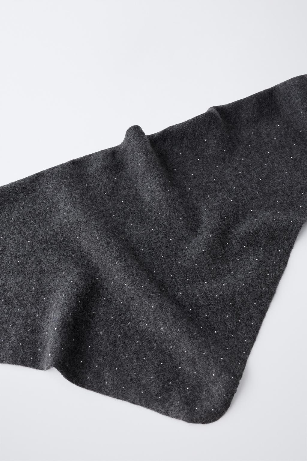 ТРЕУГОЛЬНЫЙ ПЛАТОК ИЗ ТРИКОТАЖА С БЛЕСКОМ