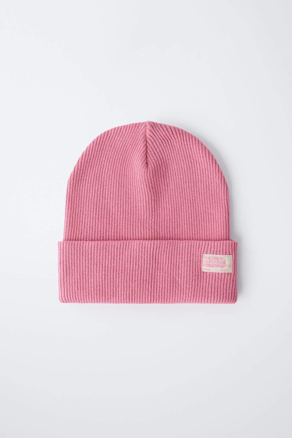 ТРИКОТАЖНАЯ ШАПКА В РУБЧИК С ЭТИКЕТКОЙ