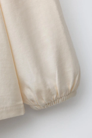 Футболка с вышивкой и отложным воротником