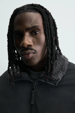 Комбинированная куртка из высокотехнологичной ткани- Заказать в России