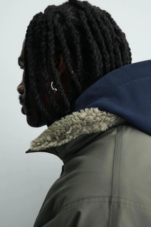 Комбинированная куртка из высокотехнологичной ткани- Заказать в России