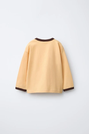 Однотонная футболка с контрастными кантами на воротнике- Заказать в России