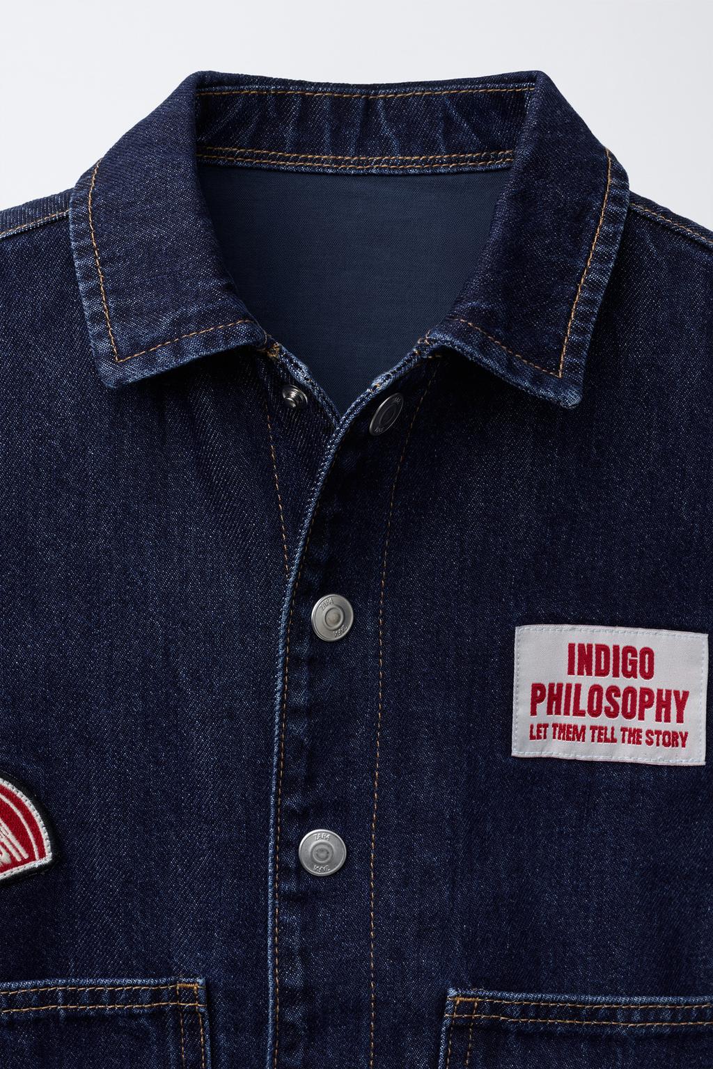 ДЖИНСОВАЯ КУРТКА С НАШИВКАМИ