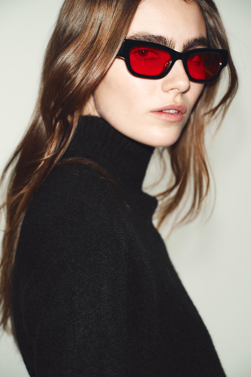 КОРОТКОЕ МЯГКОЕ ТРИКОТАЖНОЕ ПЛАТЬЕ