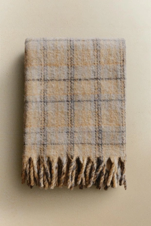 Декоративное плед с клетчатым узором- Заказать в России