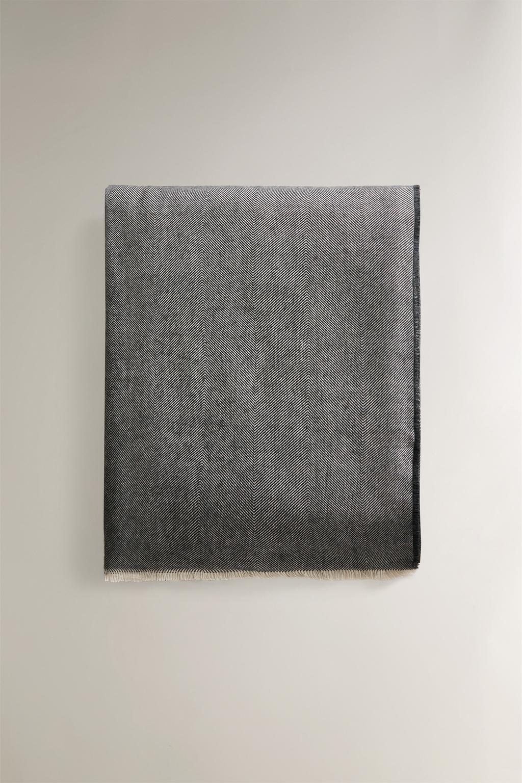 Легкое одеяло с бахромой