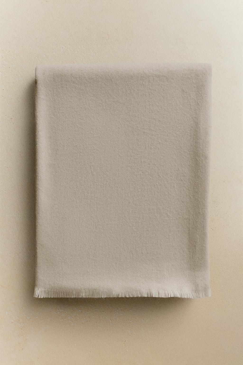 Легкое плед с бахромой