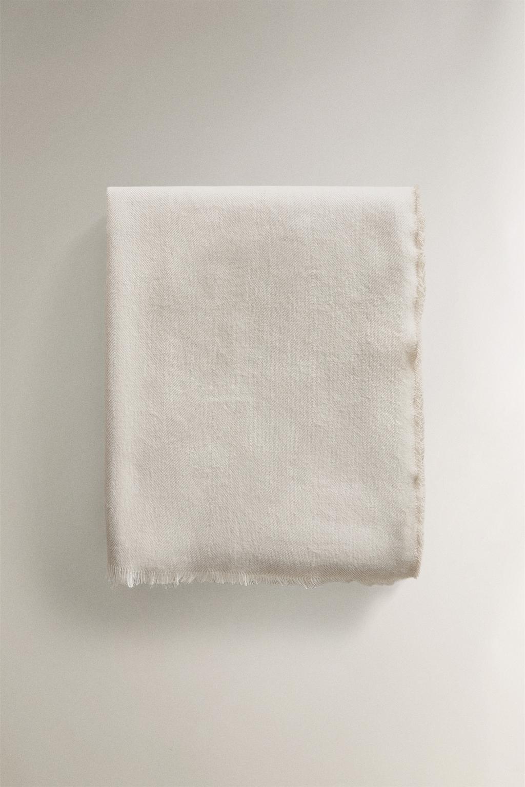 Легкое плед с бахромой