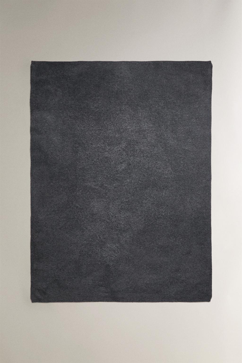 Плед из тонкой вязки