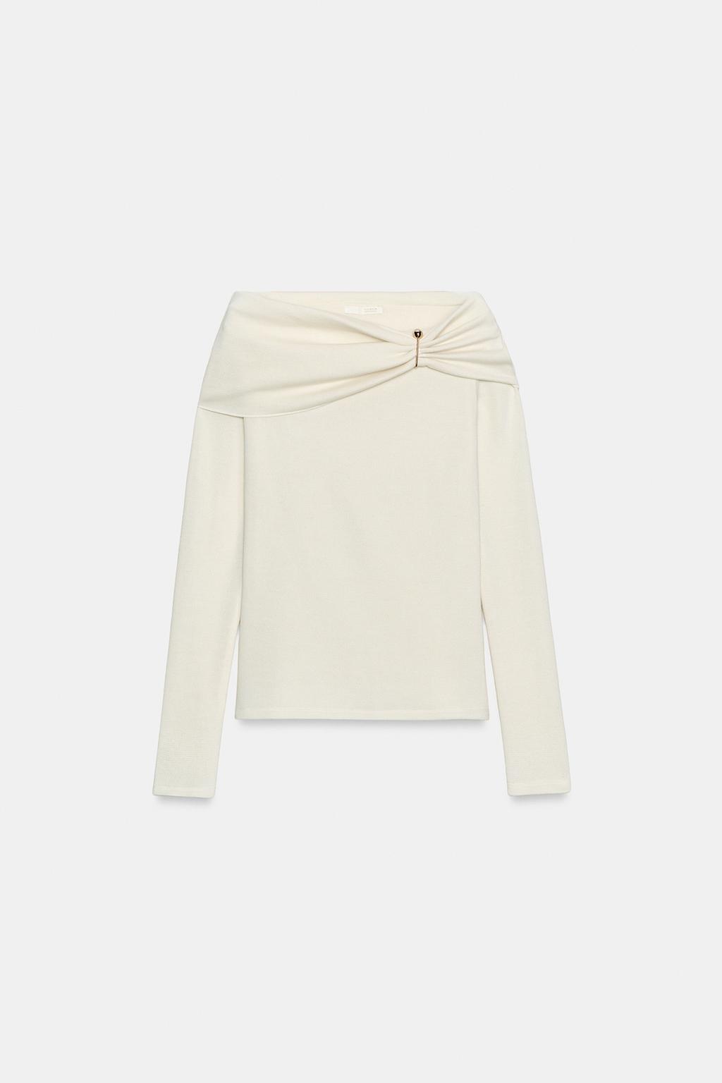 ТОП С ОТКРЫТЫМИ ПЛЕЧАМИ И ДЕТАЛЬЮ