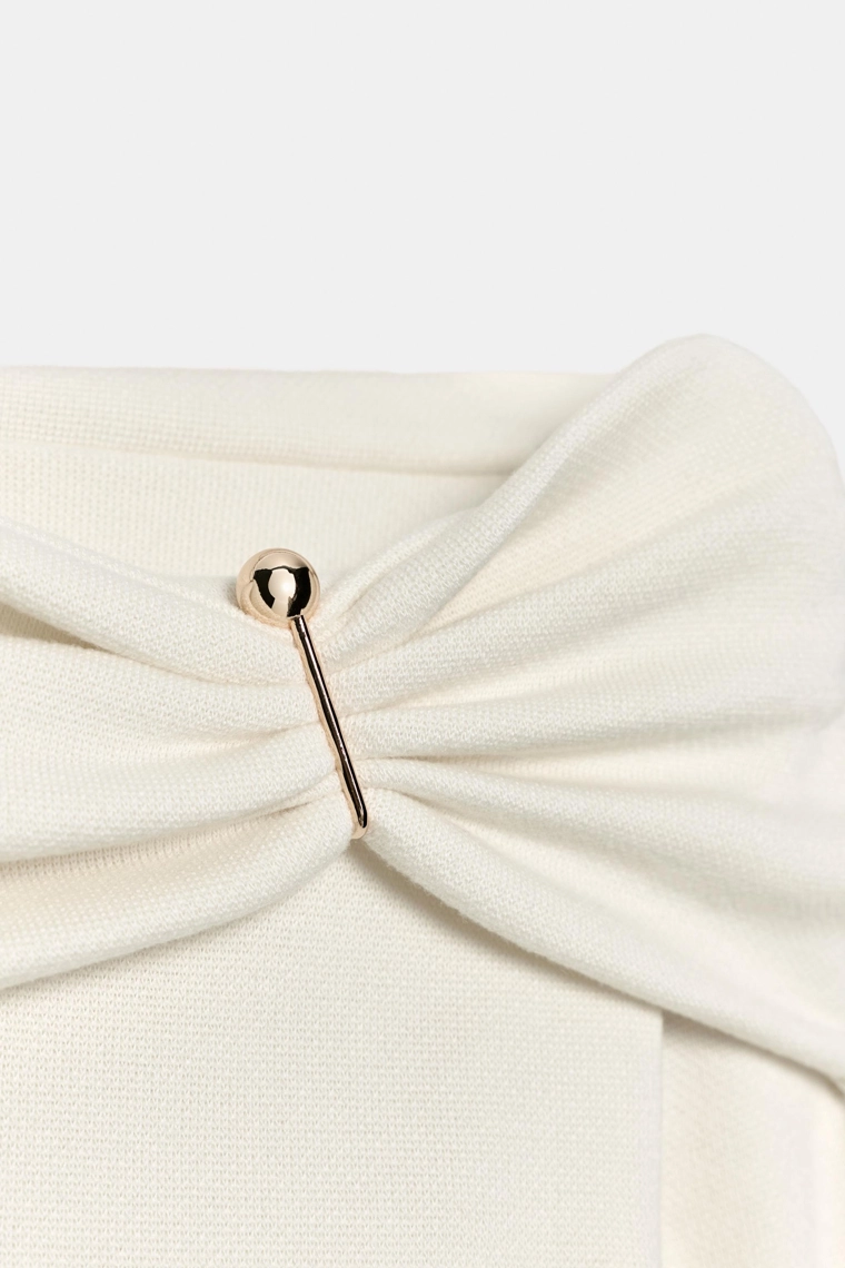 Мягкий топ с пряжкой