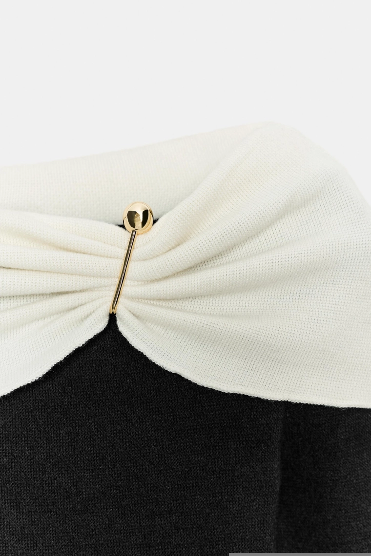 Мягкий топ с пряжкой