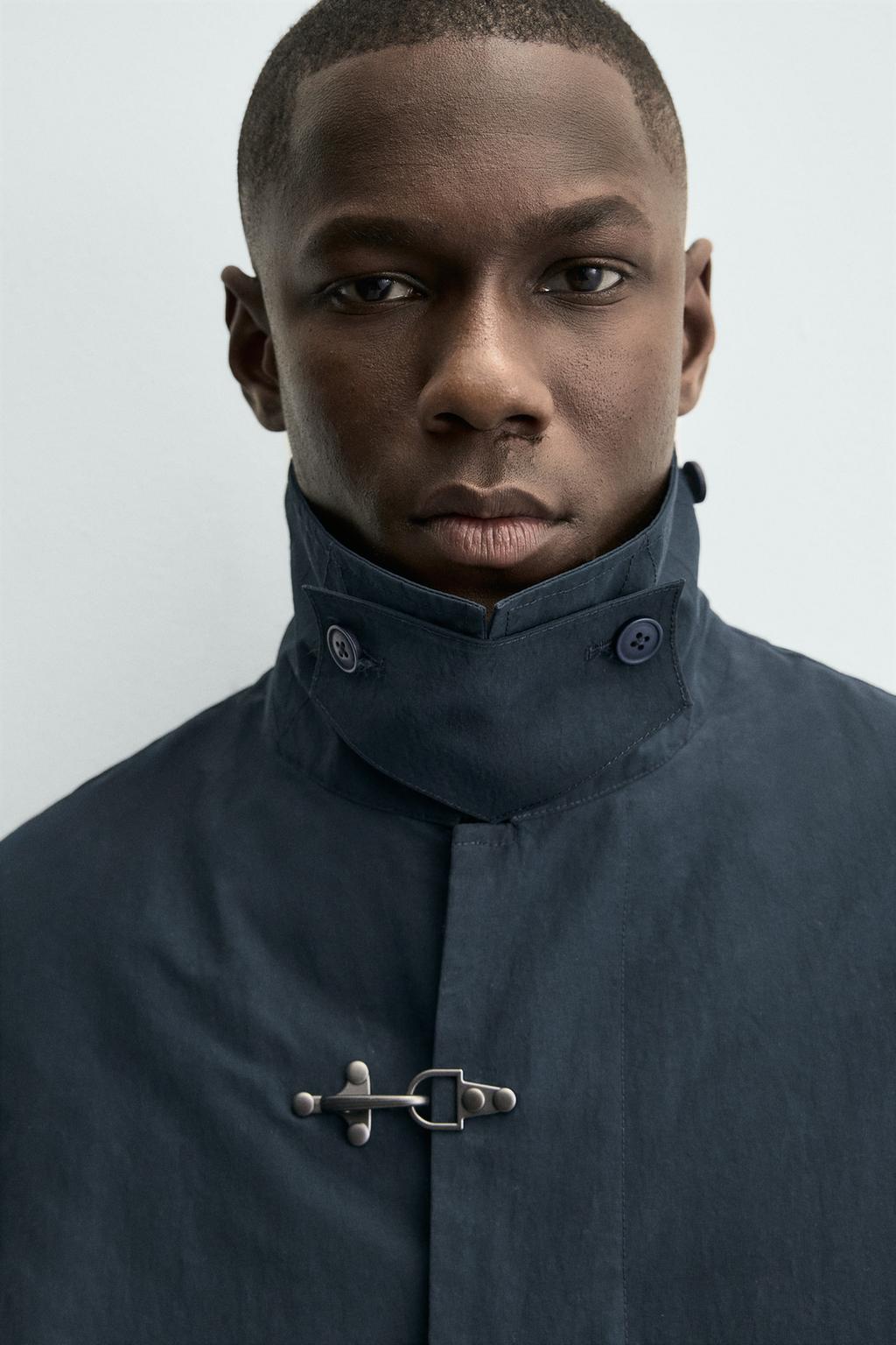 УТЕПЛЕННЫЙ ТРЕНЧ ИЗ ВЫСОКОТЕХНОЛОГИЧНОЙ ТКАНИ