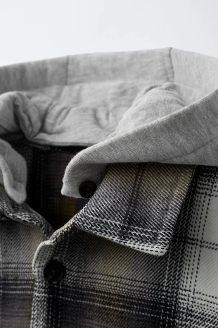 Куртка-рубашка в клетку с отстегивающимся капюшоном из мягкой ткани- Заказать в России