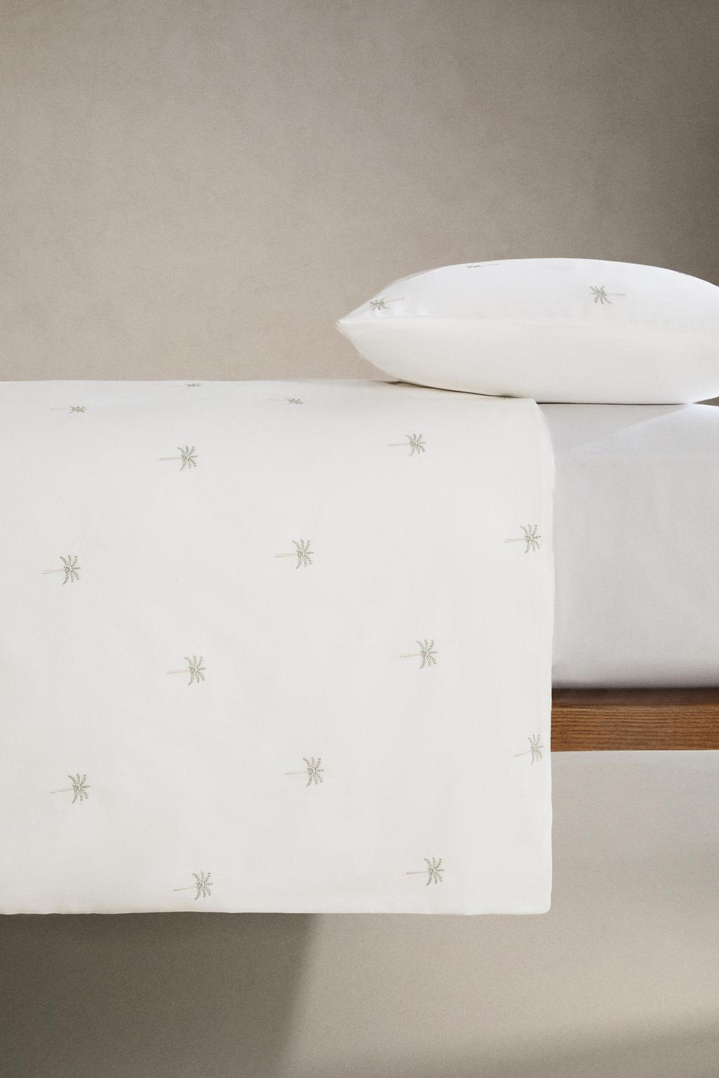 Покрывало с яркими макраме и вышитыми пальмами