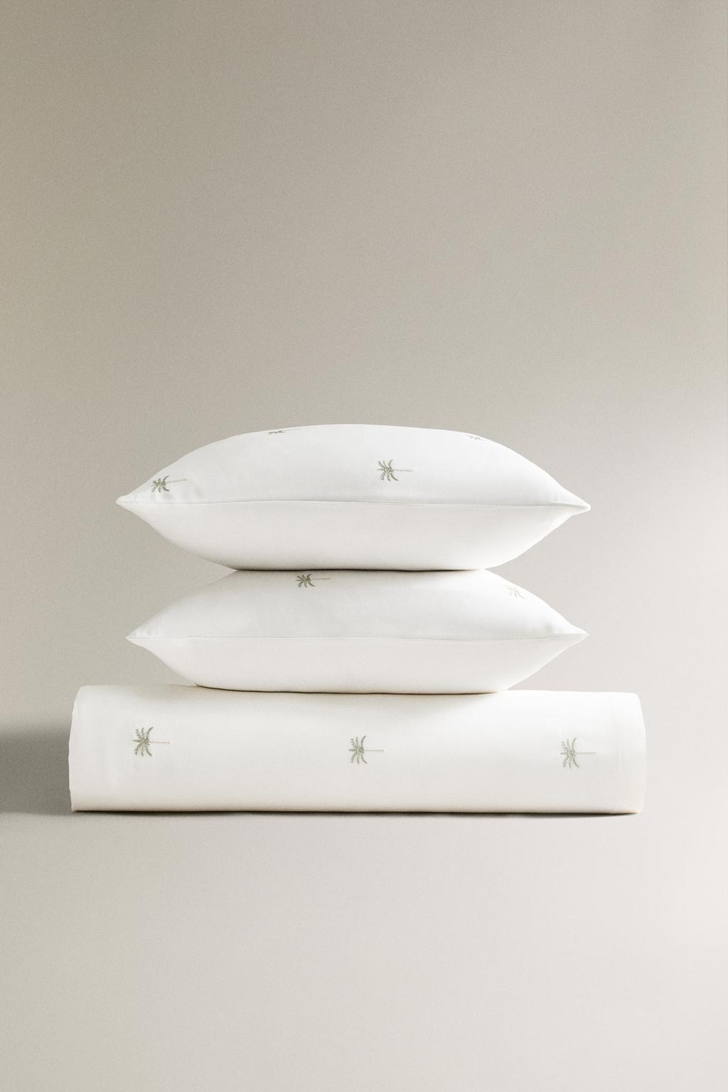 Покрывало с яркими макраме и вышитыми пальмами