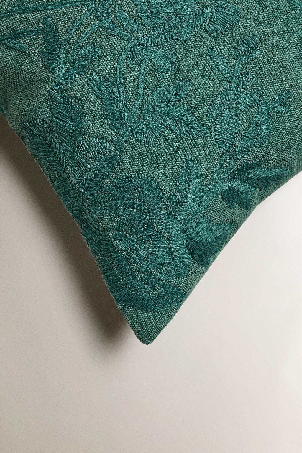 Покрывало с вышивкой