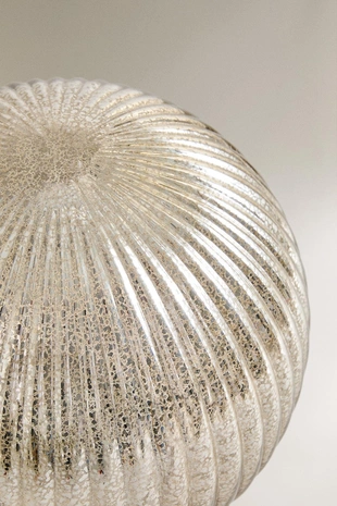 Рождественское украшение среднее в виде полосатого мяча со встроенным светодиодом- Заказать в России