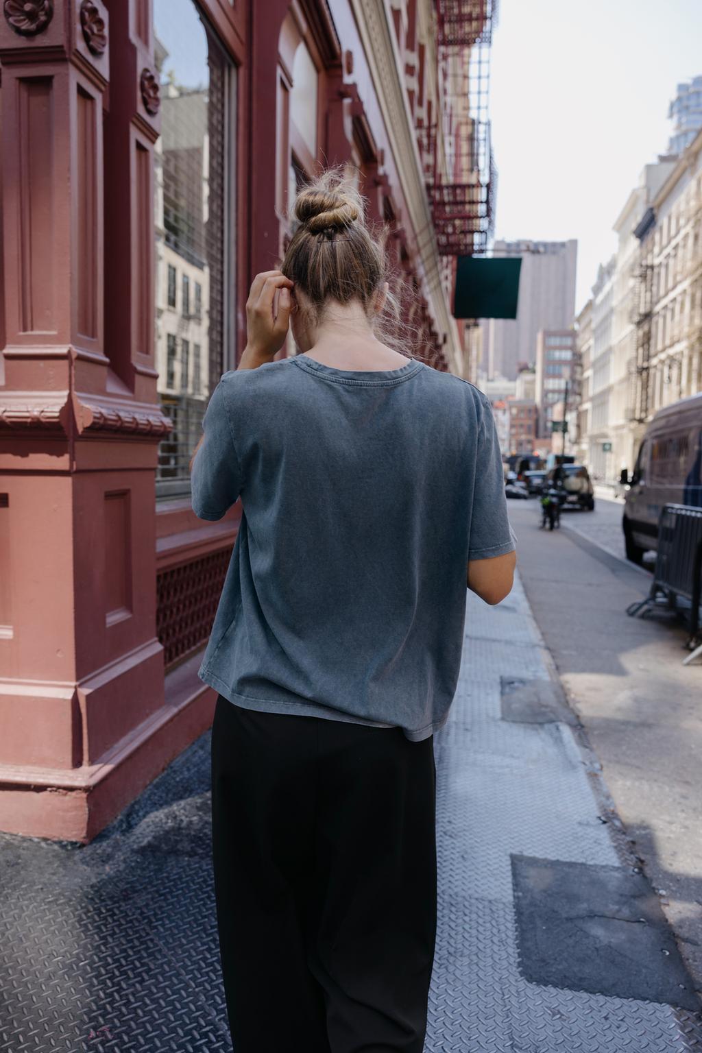 ФУТБОЛКА С КОРОТКИМИ РУКАВАМИ И ЭТИКЕТКОЙ