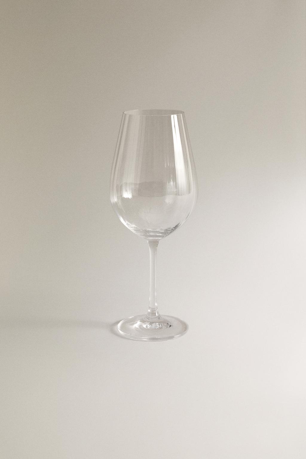 Высокий хрустальный стакан с вертикальным рельефом