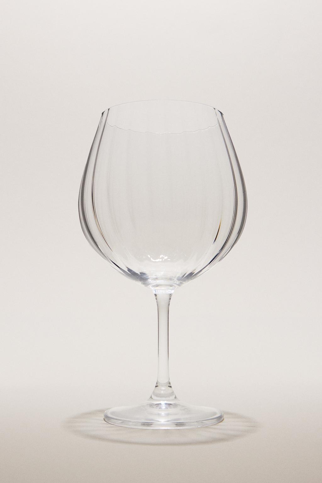 Бокал для вина с поднятым кристаллическим узором