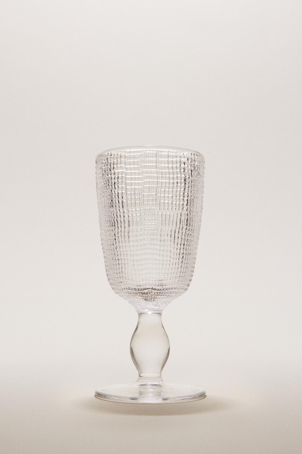 Бокал с рельефным узором для вина