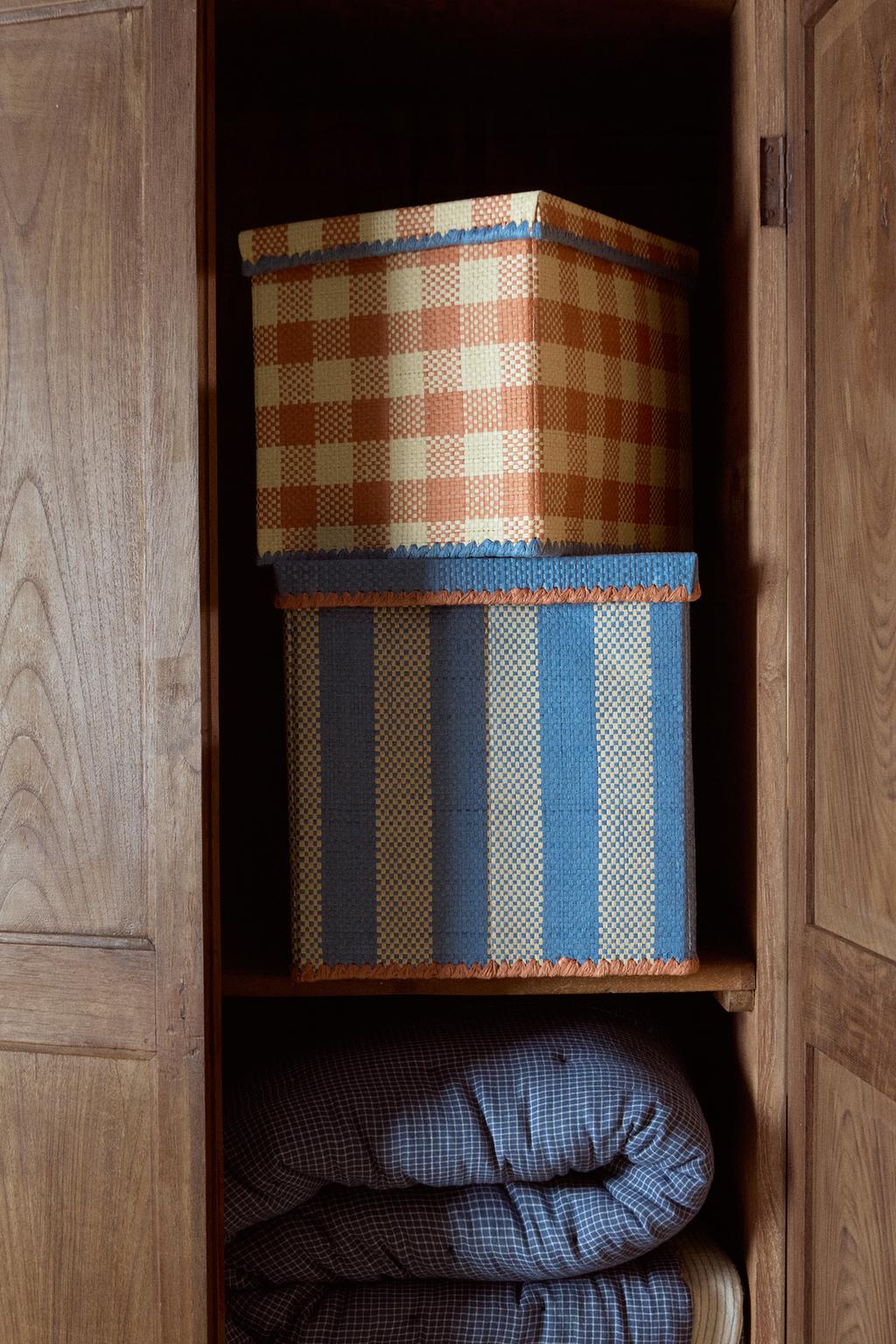 Детская складная корзина в клетку