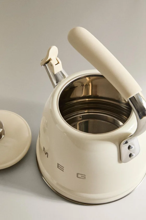 Чайник smeg со свистком