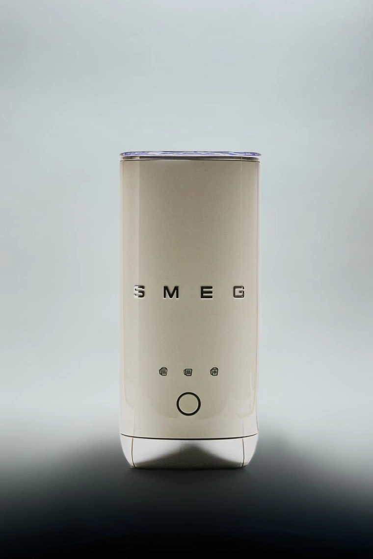 Электрический вспениватель молока smeg