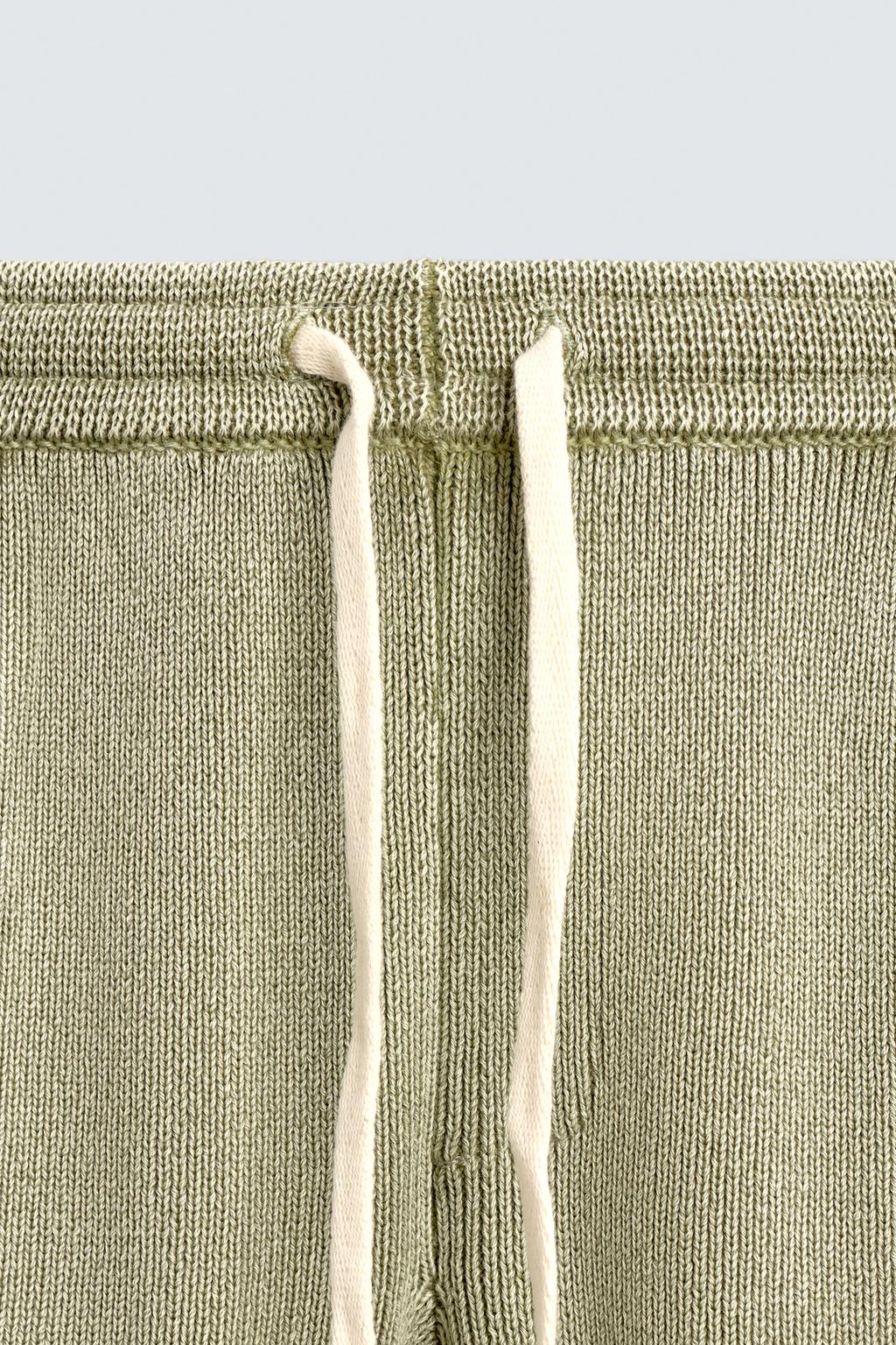 БРЮКИ ИЗ РЕЛЬЕФНОГО ТРИКОТАЖА