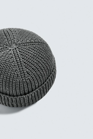 Короткая шапка бини- Заказать в России