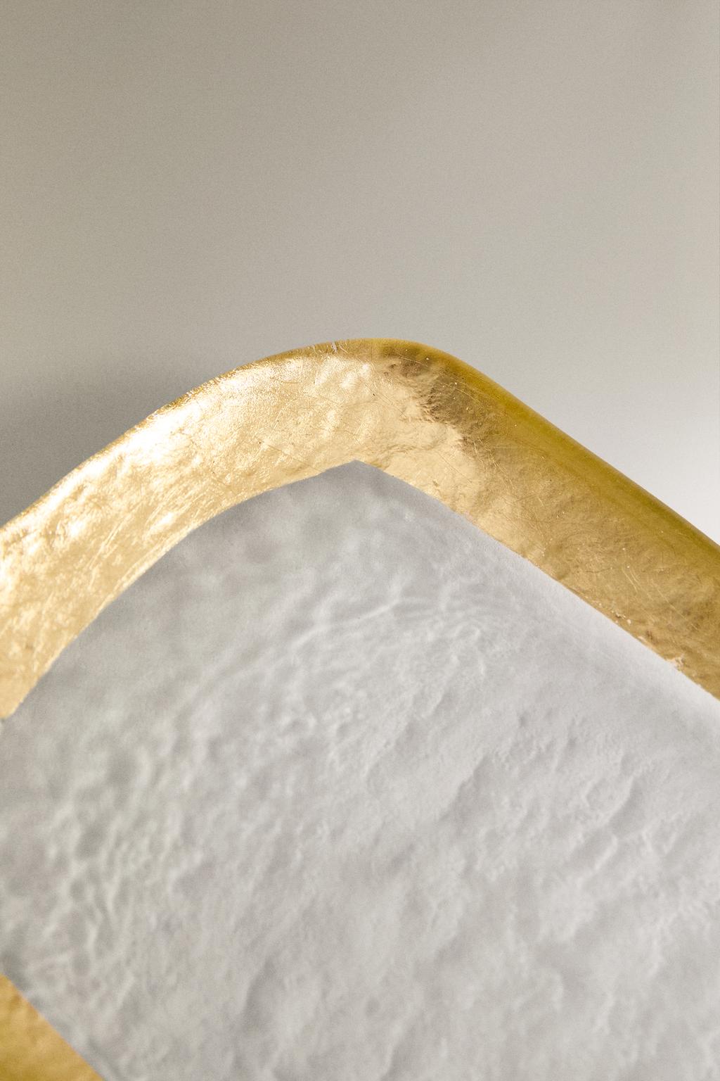 Стеклянная сервировочная тарелка с золотым ободом