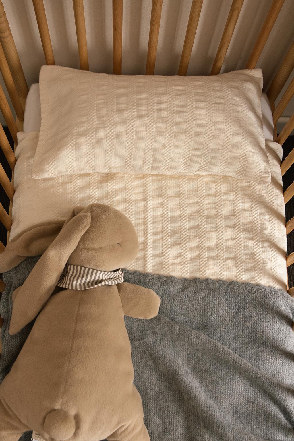 Детское покрывало в полоску с текстурой