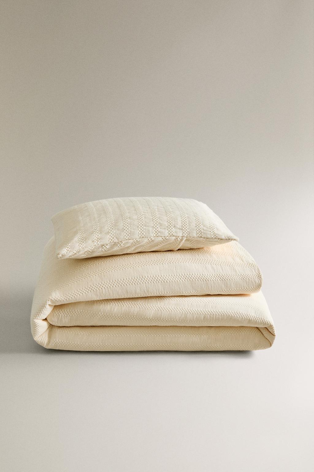 Детское покрывало в полоску с текстурой