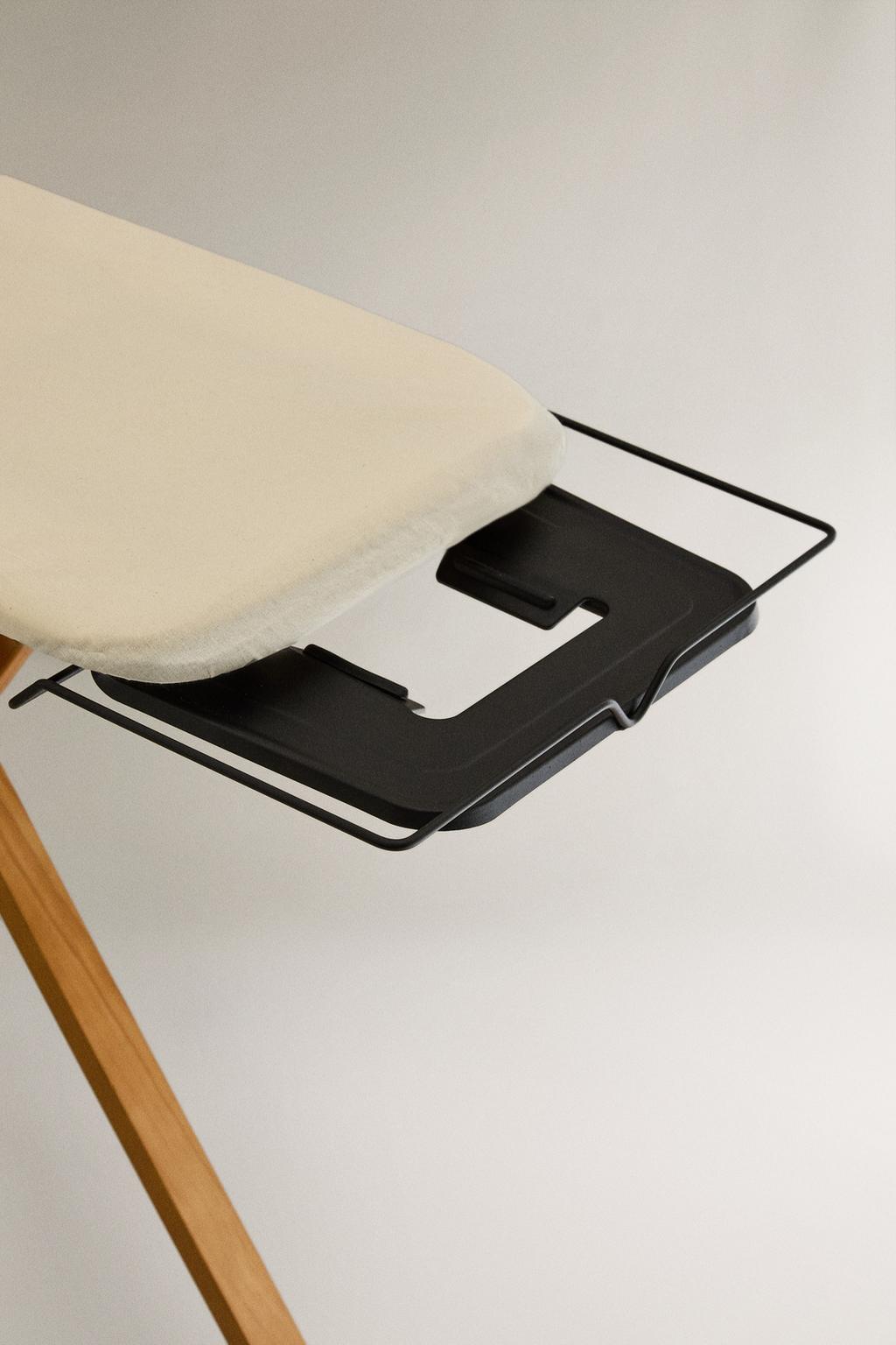 Гладильная доска из дерева и металла