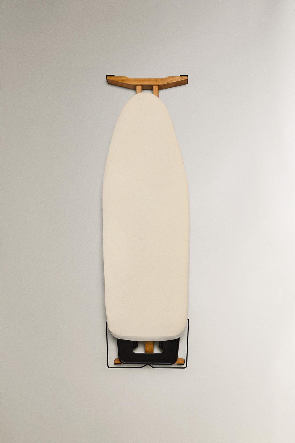 Гладильная доска из дерева и металла