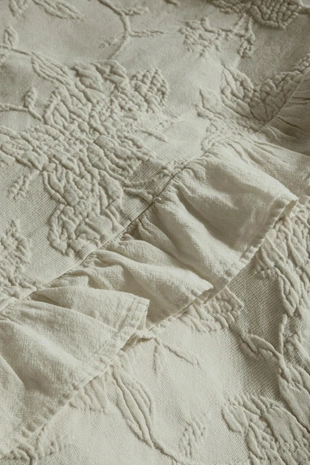 Покрывало из жаккарда с оборками- Заказать в России