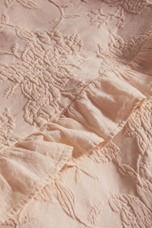 Покрывало из джаккарда с оборками