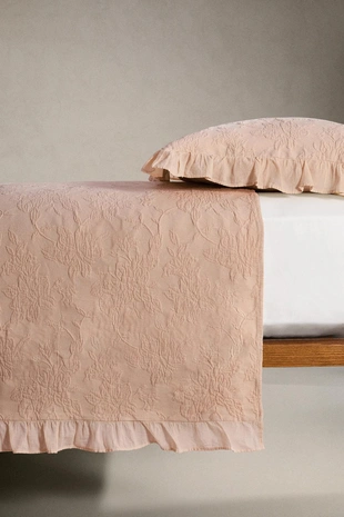 Покрывало из джаккарда с оборками