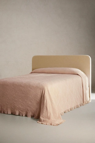 Покрывало из джаккарда с оборками