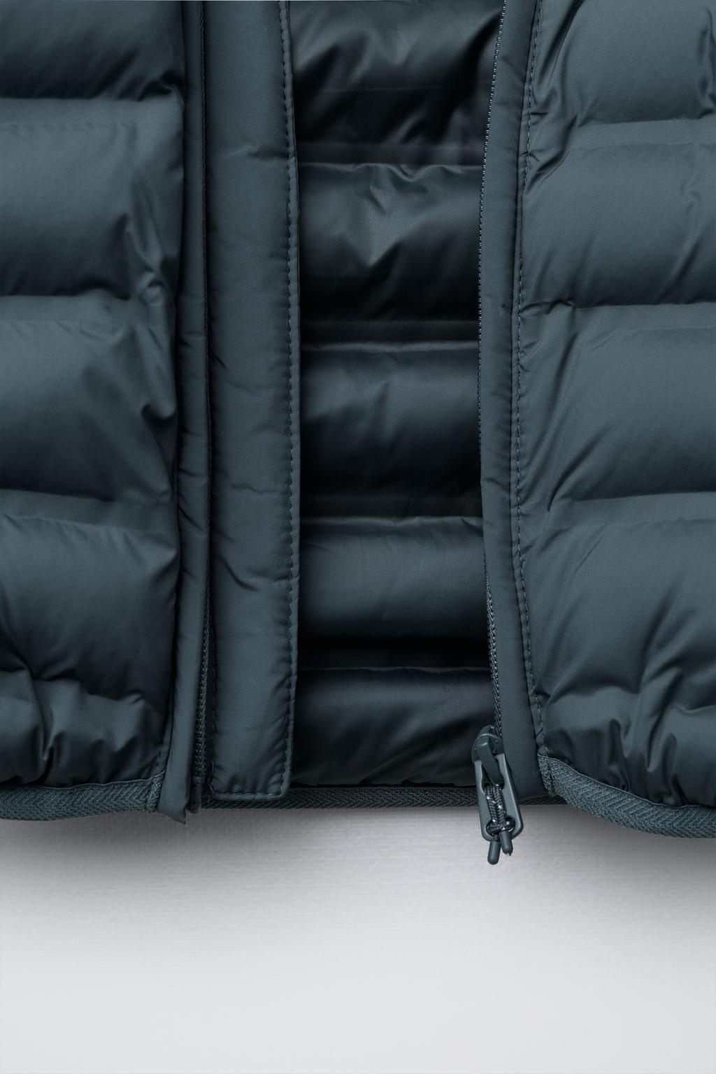 УЛЬТРАЛЕГКАЯ НЕПРОМОКАЕМАЯ КУРТКА