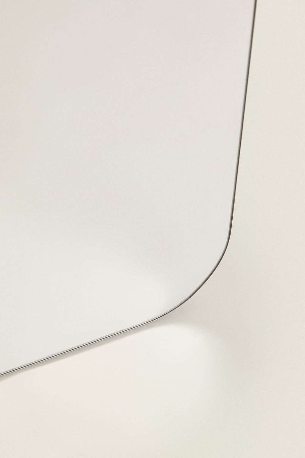 Асимметричное настенное зеркало