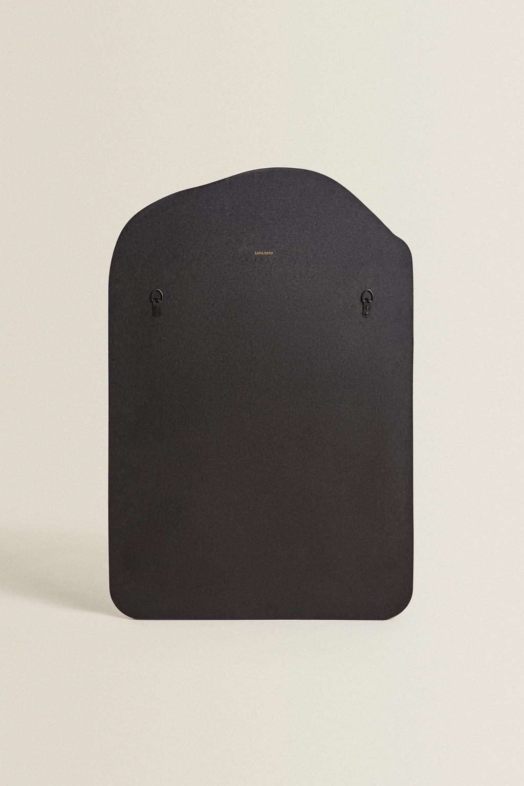 Асимметричное настенное зеркало