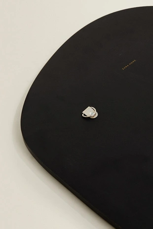 Небольшое асимметричное настенное зеркало- Заказать в России