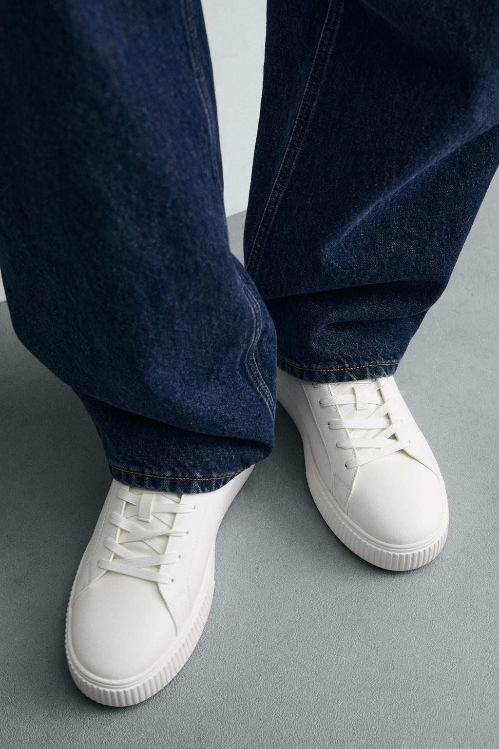 ОДНОТОННЫЕ КРОССОВКИ НА ОБЪЕМНОЙ ПОДОШВЕ