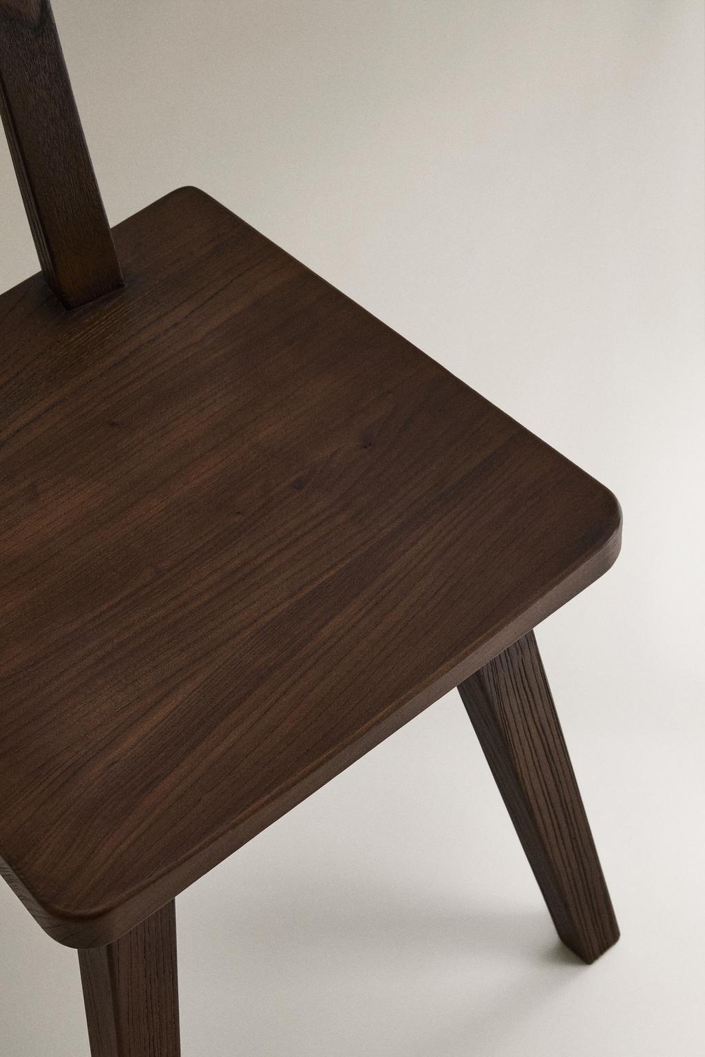 Деревянный стул с спинкой