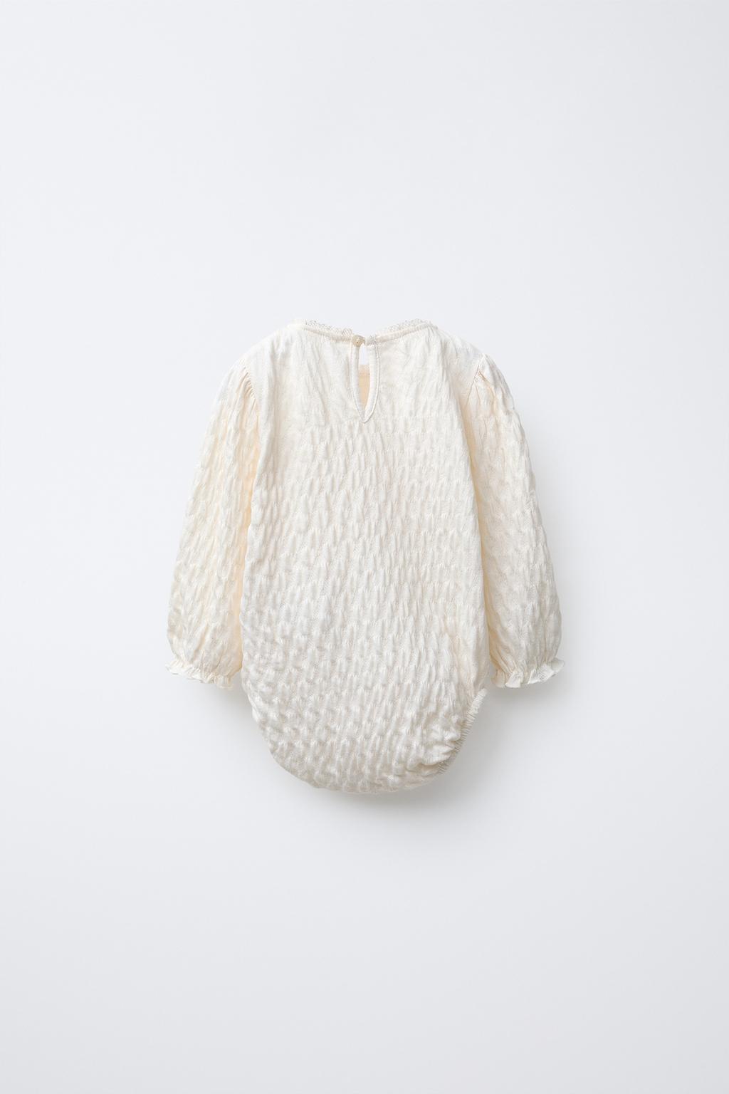 БОДИ С ТЕКСТУРНЫМ КРУЖЕВОМ