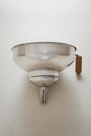 Кухонный воронко с деревянной ручкой- Заказать в России