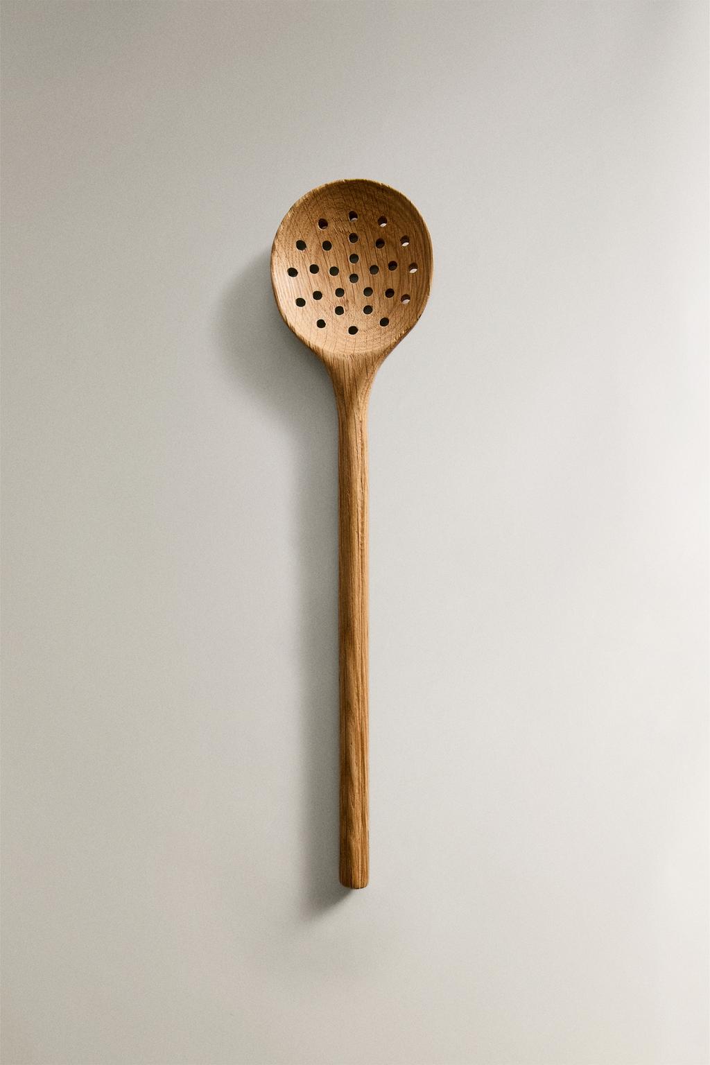 Дубовая дырчатая ложка